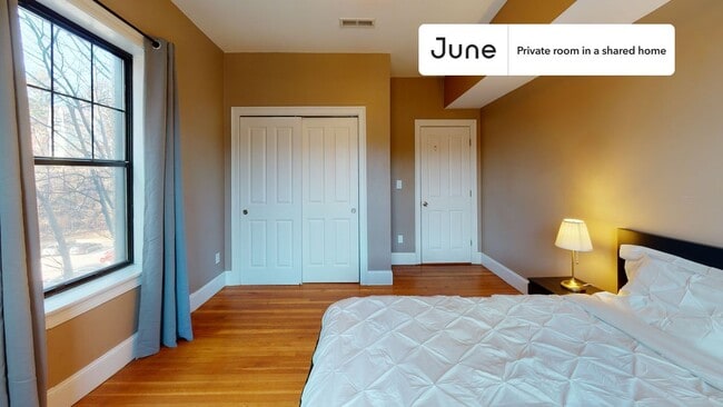 Building Photo - Room in Shared 4 bed/2 bath home in Brookline