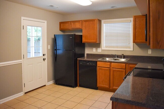 Foto del edificio - Knoxville 37918 - 2 bedroom 1.5 bath townhouse - call Jean Chung 865-386-1022