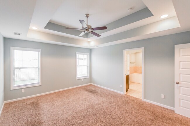 Building Photo - Available Now! Grand Home in Great Neighbo...
