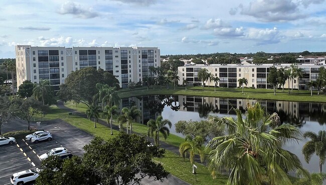 Foto del edificio - 7260 Kinghurst Dr