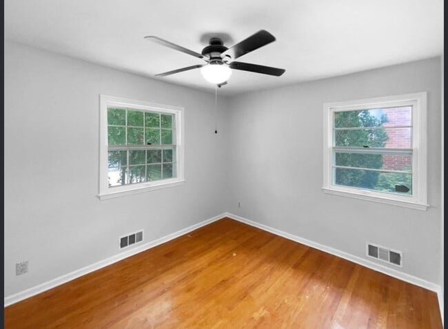 Foto del edificio - 119 W 104th Ter