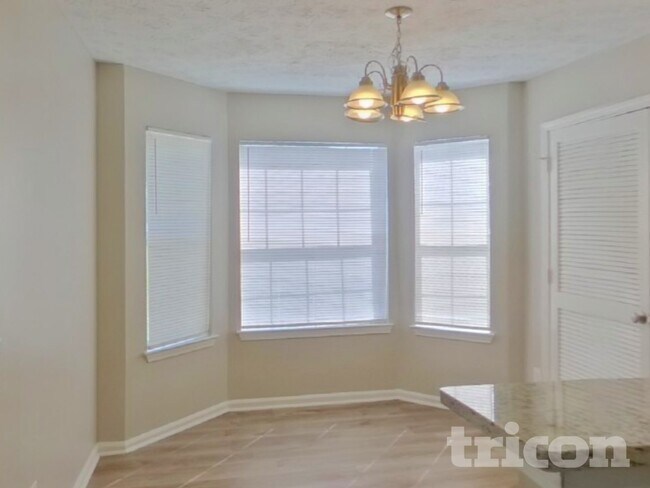 Building Photo - 2338 Briar Knoll Rd