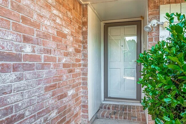 Foto del edificio - 7650 Smiling Woods Ln