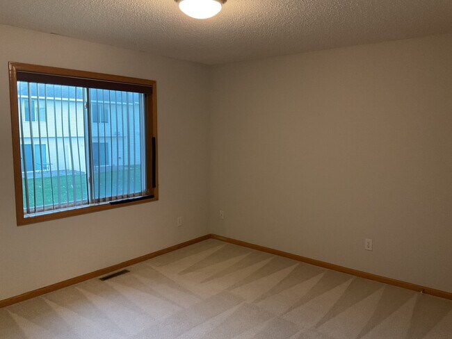 Building Photo - 4244 Jarmann Ln