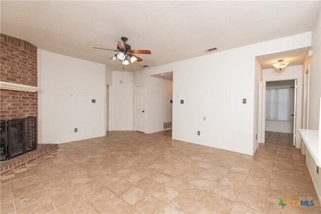 Foto del edificio - 5104 Glenoak Dr