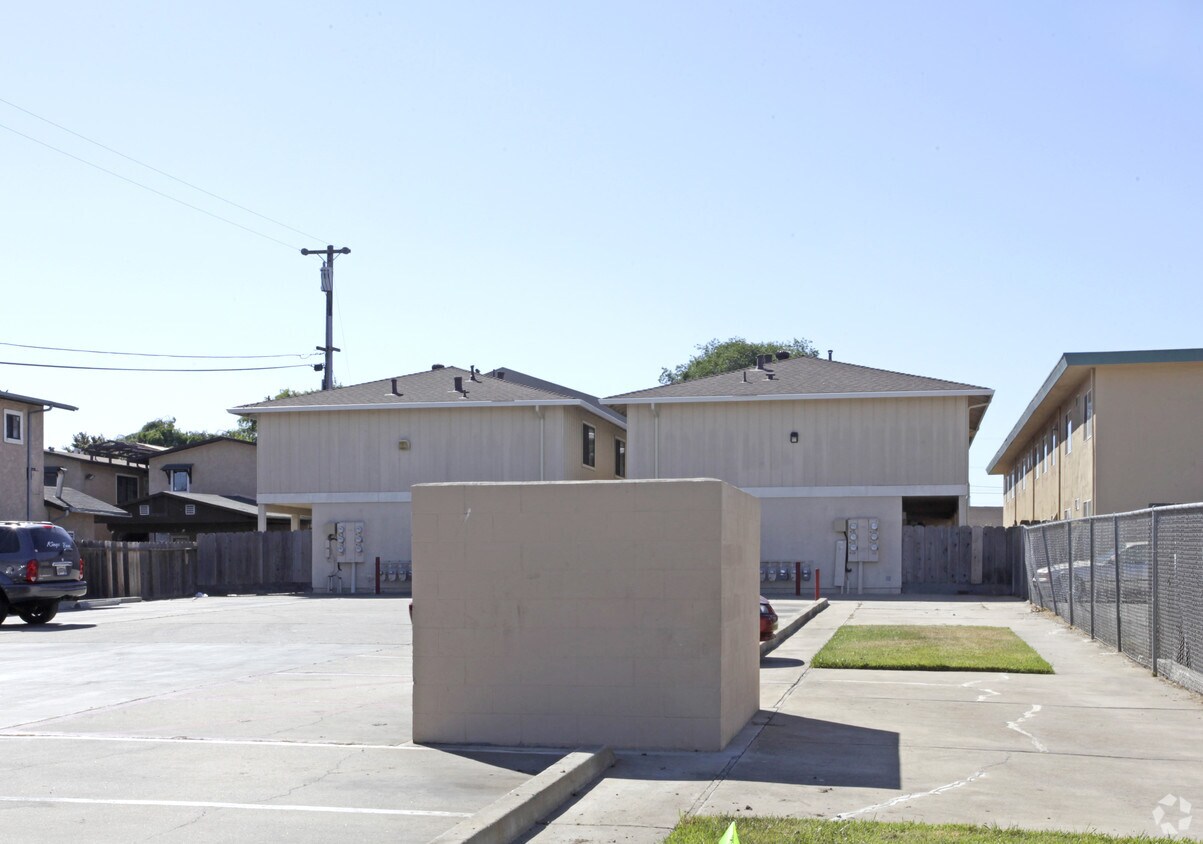 Building Photo - 1012 N Sanborn Rd