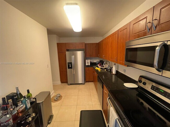 Building Photo - 401 69th St