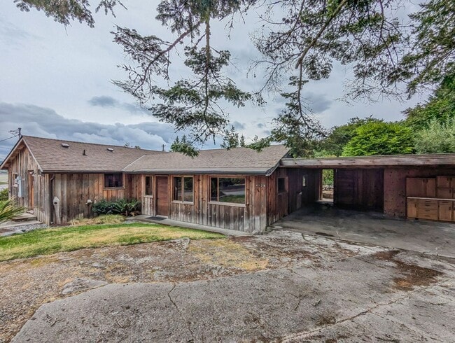 Building Photo - Rustic 3 bed 2 bath Mission Beach cabin home w/ Tulalip Bay views!