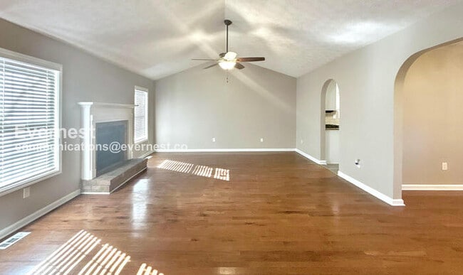 Foto del edificio - 460 Ward Rd