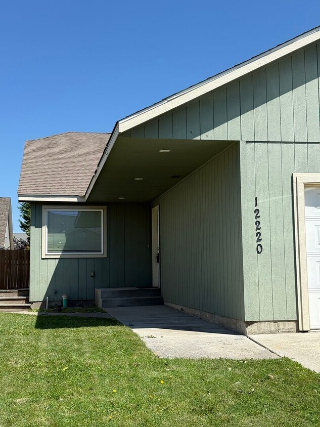 Foto principal - 12218-12220 W 10th Ave