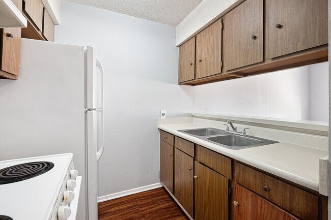 Foto del edificio - Charming 1-Bedroom, 1-Bath 4-Plex Unit Nea...