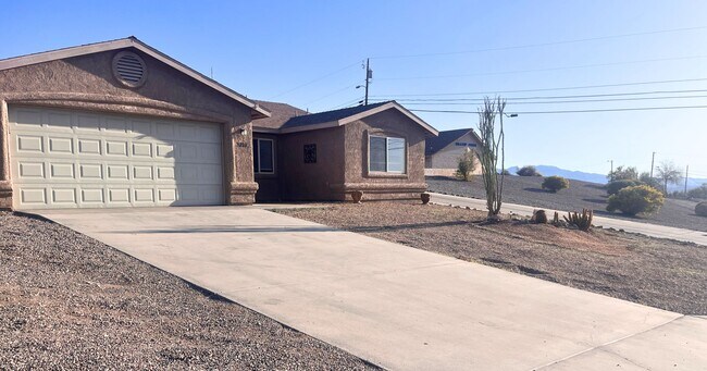 Building Photo - Longterm Unfurnished Home