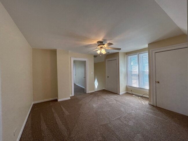 Building Photo - 418 St Charles St