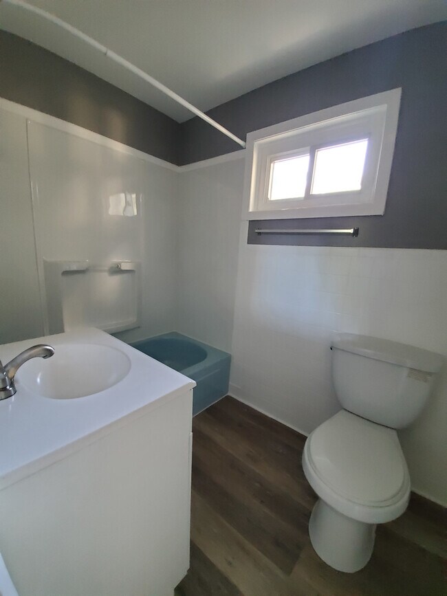 Foto del edificio - 100 Wellington Ave