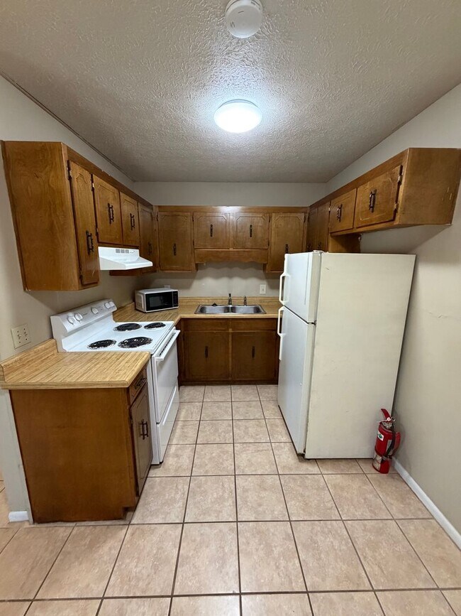 Building Photo - 600 N Bob Little Rd