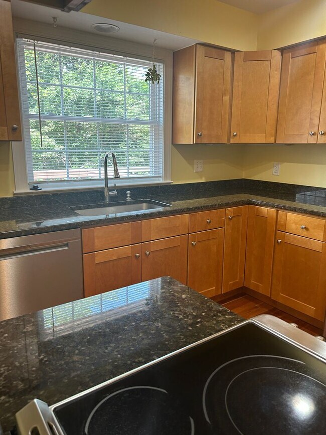 Building Photo - Potomac Chase Townhouse For Lease