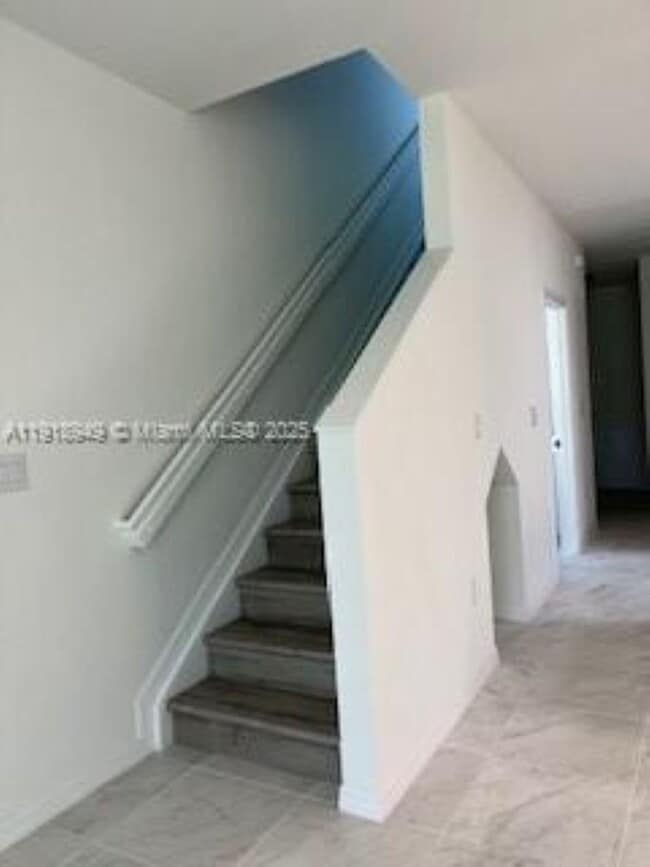 Building Photo - 6280 SW 47th Ct