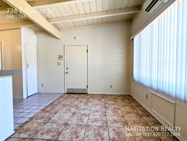 Building Photo - Spacious Studio University Area, Gated w/ ...