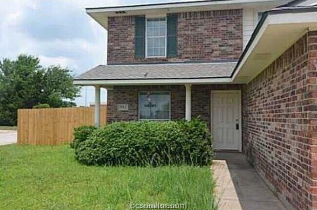 Building Photo - 901 Bougainvillea St