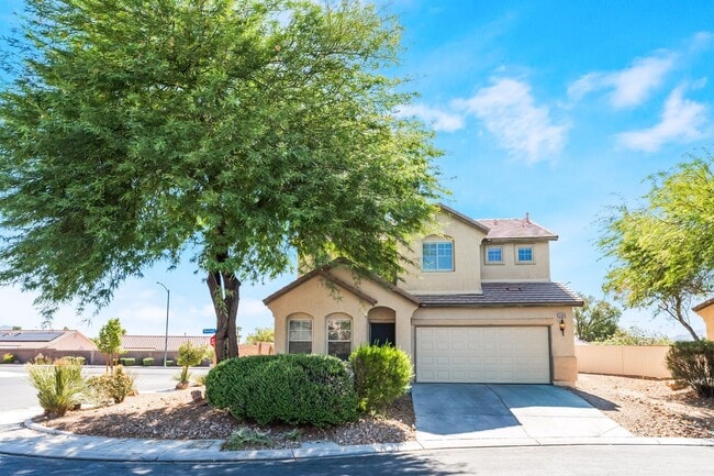 Building Photo - You're going to love this 4 bedroom 2.5 bath! Looks and Feels Brand New!
