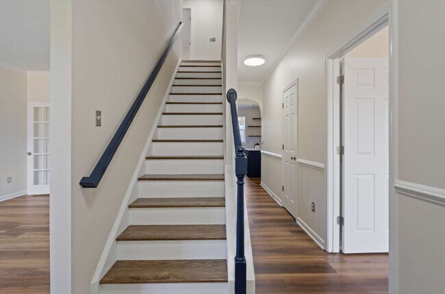 Foto del edificio - Spacious 5-Bedroom Living with Scenic View