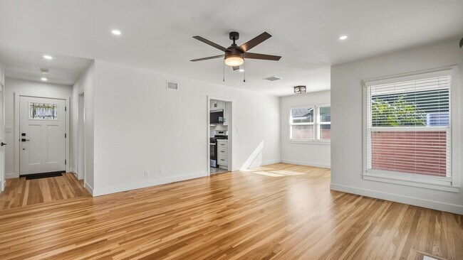 Building Photo - Beautifully Updated 3 bedroom Anaheim home!