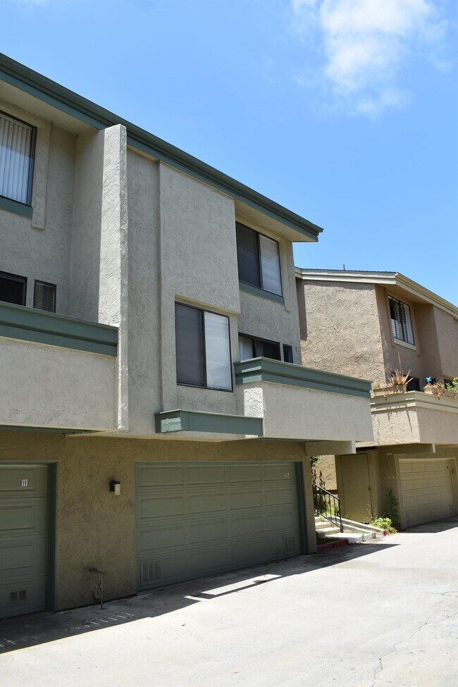 Building Photo - 3282 Caminito Eastbluff