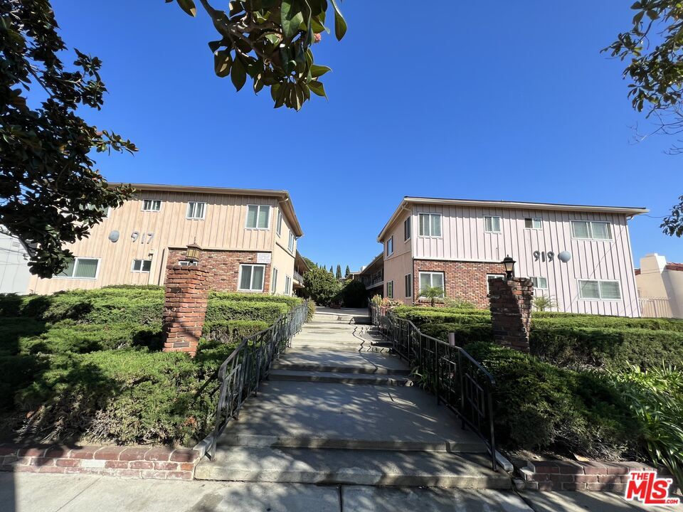 919 E La Palma Dr Unit 5, Inglewood, CA 90301 Condo for Rent in