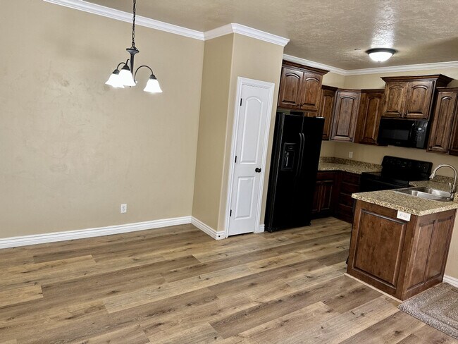 Building Photo - 376 S 740 W