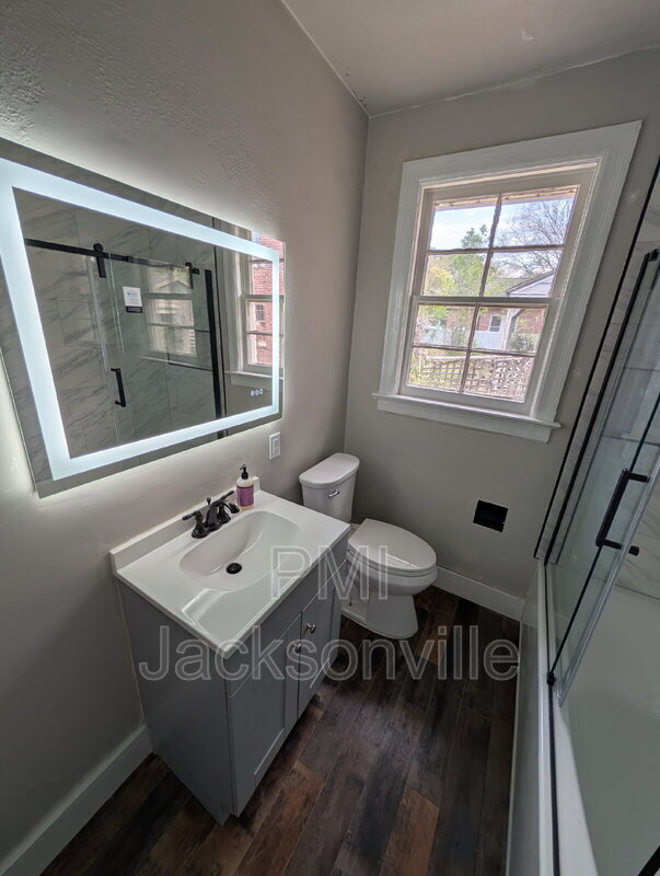 Foto del edificio - 1521 River Oaks Rd