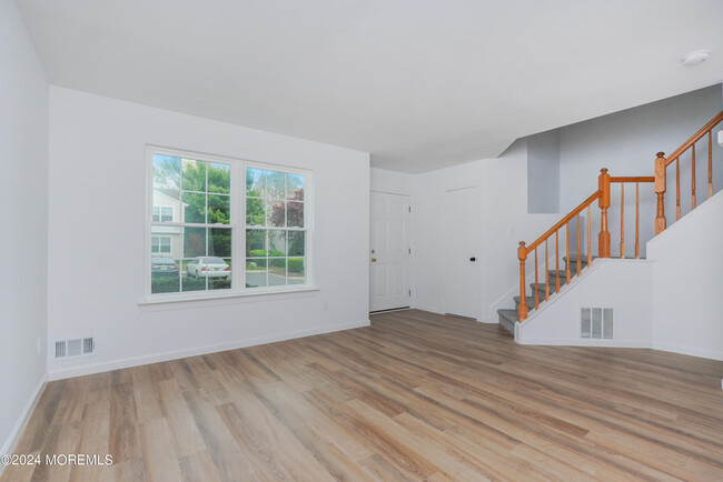 Building Photo - 27 Karen Dr