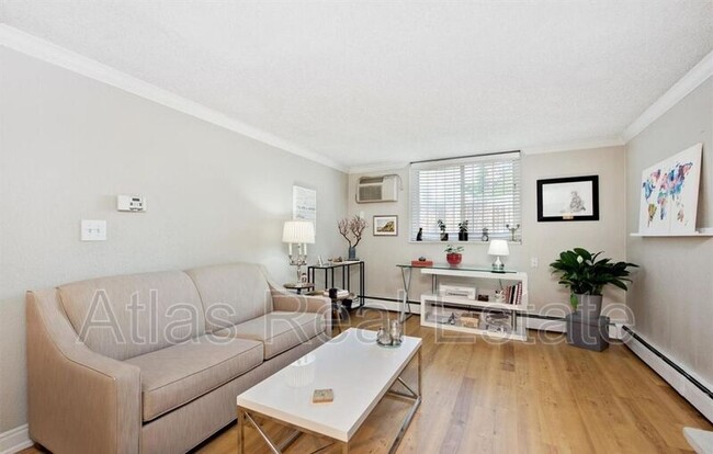 Foto del edificio - 1125 N Washington St