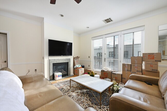 Foto del edificio - 1300 Grand St