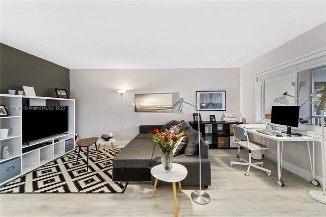 Foto del edificio - 541 Blue Heron Dr