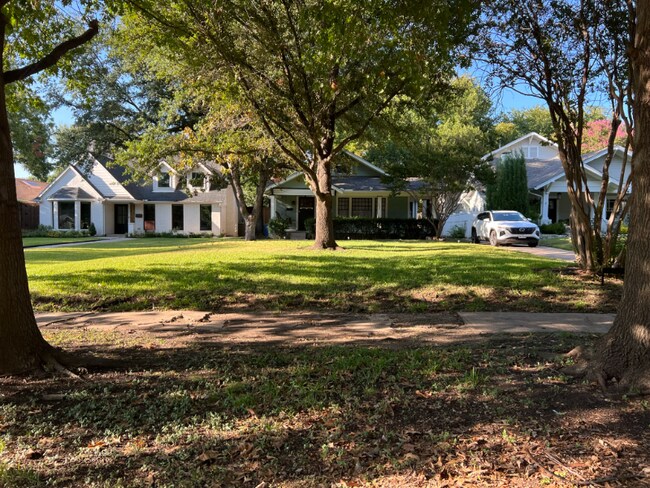 Building Photo - 5825 Belmont Ave