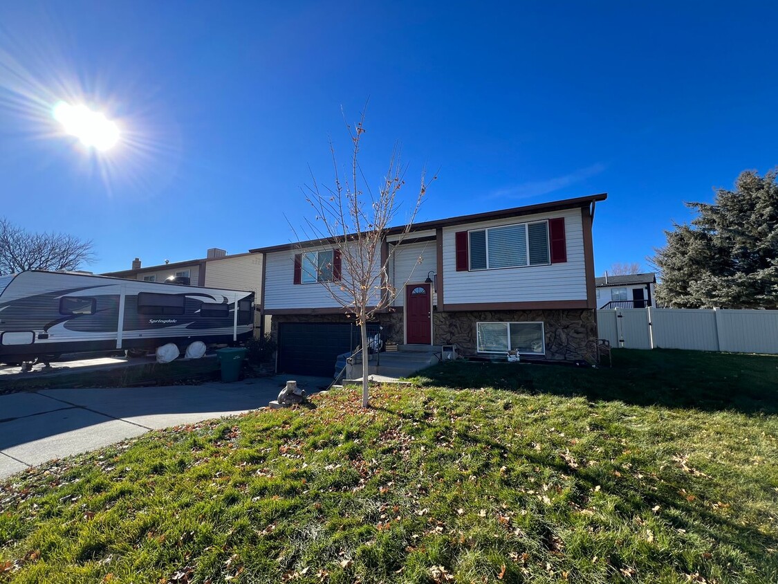 Primary Photo - 3 Bedroom/2 Bathroom In West Jordan