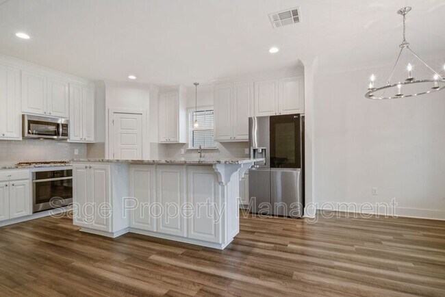 Foto del edificio - 8941 Southlawn Dr