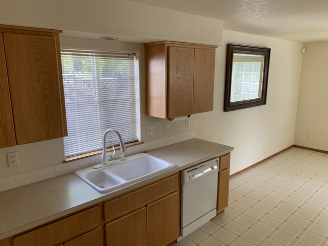 Kitchen - 7830 SE 98th Ave