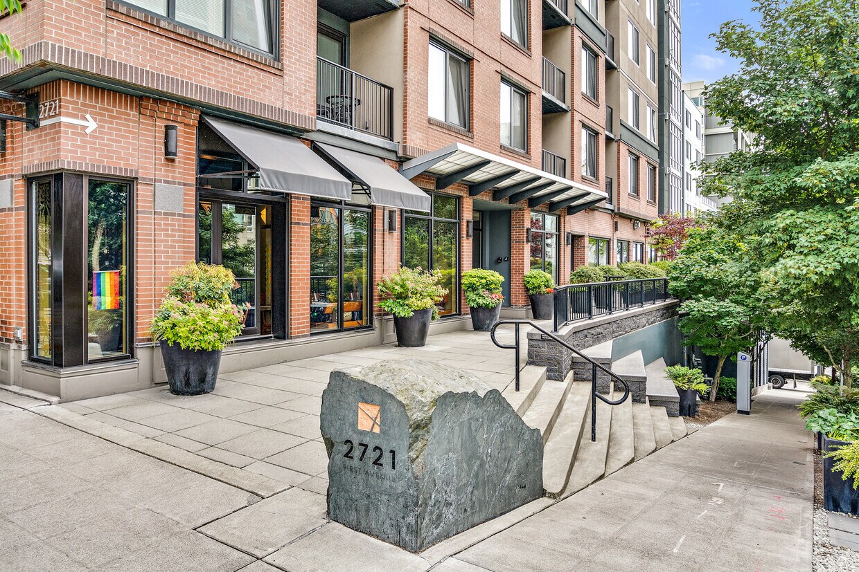 Foto principal - 2721 1st Ave