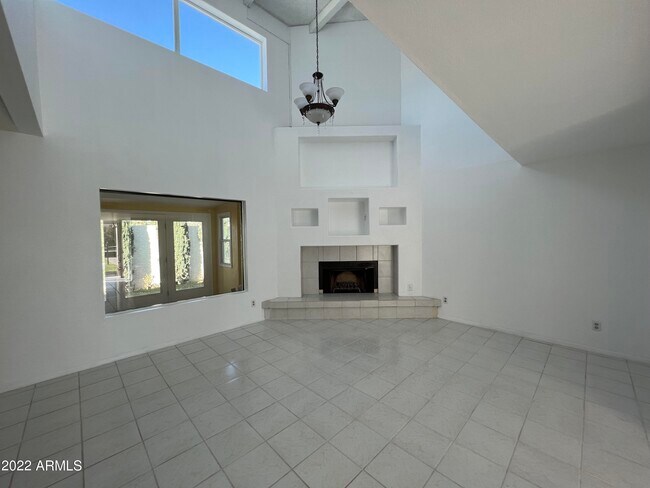 Building Photo - 3018 E Cannon Dr