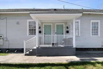 Building Photo - 7 Pearl St