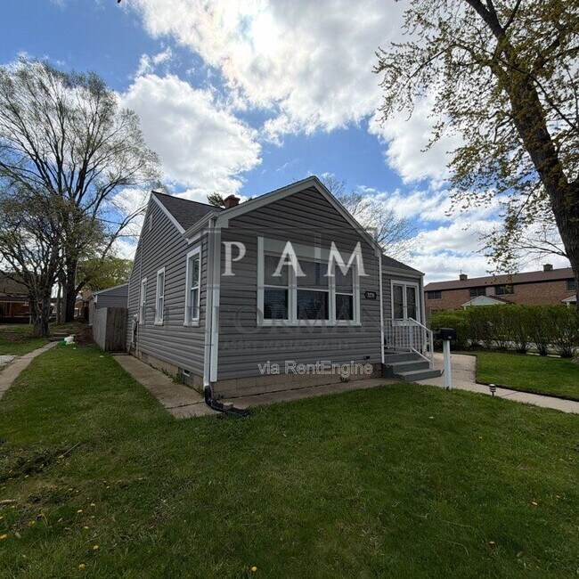 Building Photo - 3270 S 24th St
