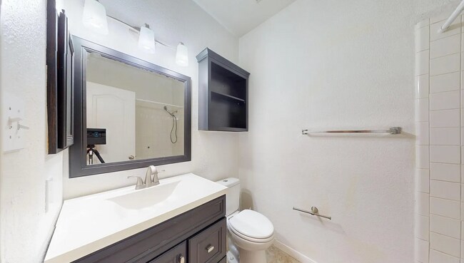 Foto del edificio - Adorable 1 story 4 bedroom 2 Bath with 2 car garage