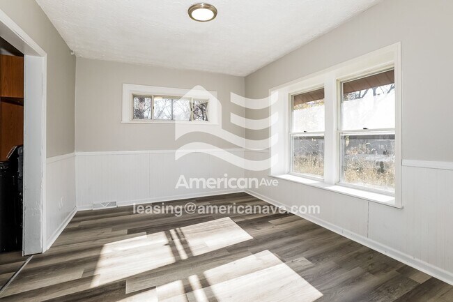 Foto del edificio - 563 Garry Rd