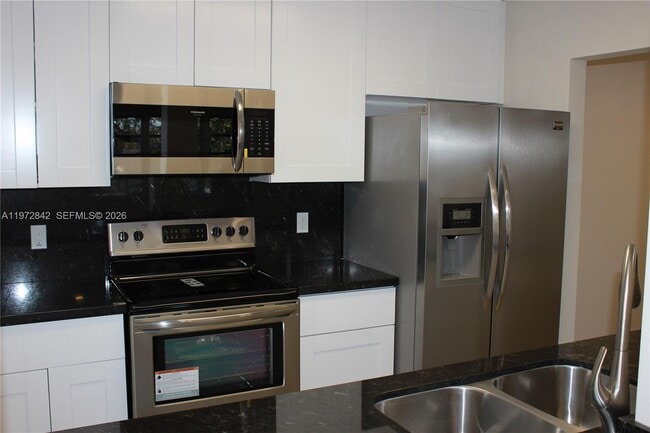 Building Photo - 1958 Monroe St