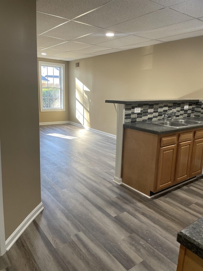 Building Photo - 2117 Bradley Ave