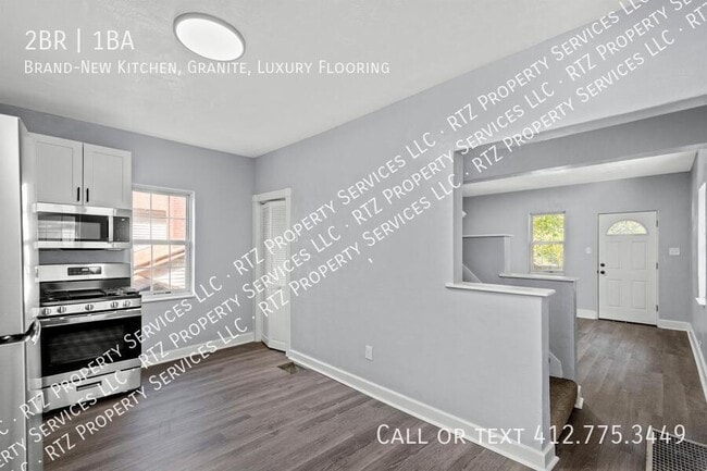 Building Photo - 904 Hilltop St