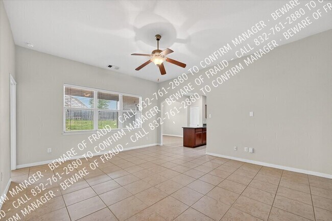 Foto del edificio - 2126 Redbud Dr