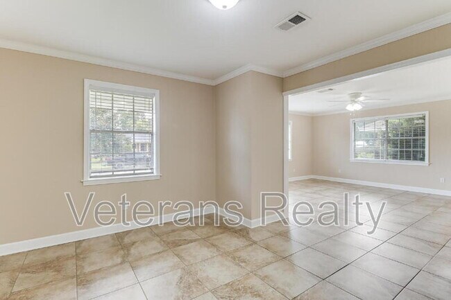 Building Photo - 2164 Baywood Dr