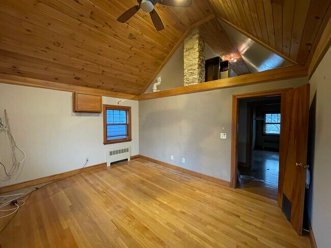 Master bedroom with storage above - 96 Moore St